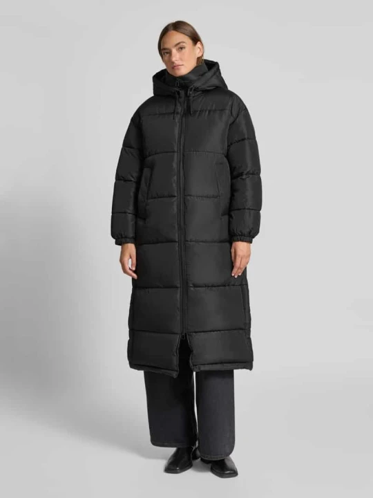 Zdjęcie produktu Płaszcz pikowany o kroju regular fit z odpinanym kapturem model ‘KLEA’ Vero Moda Czarny
