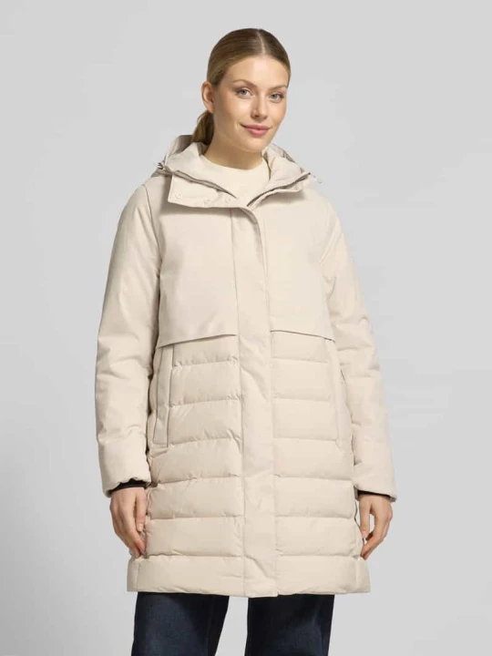 Zdjęcie produktu płaszcz pikowany o kroju regular fit z wpuszczanymi kieszeniami Camel Active Złamany biały