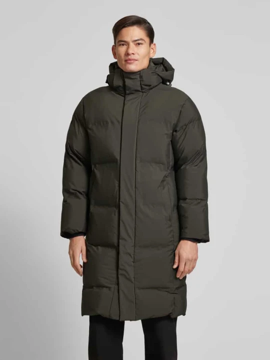 Zdjęcie produktu Płaszcz pikowany z kapturem model ‘Recycled padded coat’ lindbergh Oliwkowy