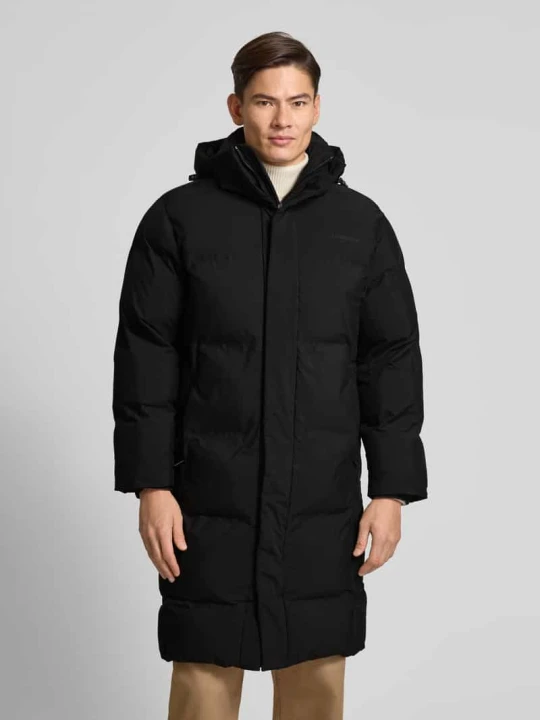 Zdjęcie produktu Płaszcz pikowany z kapturem model ‘Recycled padded coat’ lindbergh Czarny