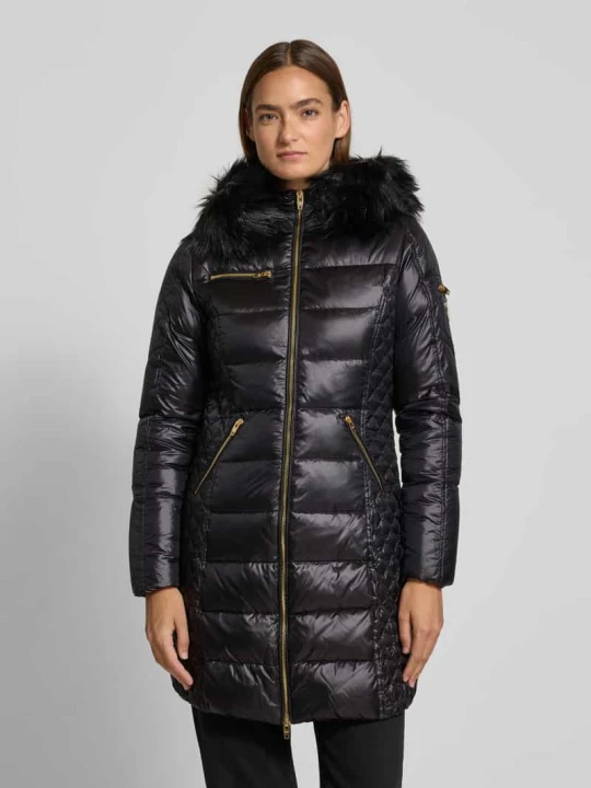 Zdjęcie produktu Pikowany płaszcz puchowy o kroju slim fit z zamkiem błyskawicznym dwustronnym model „Ciara” ROCK'N BLUE Czarny
