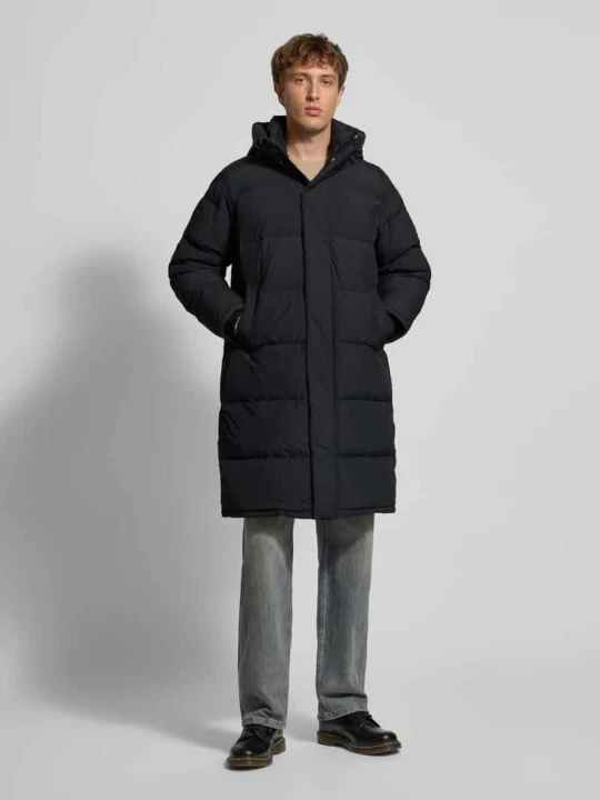 Zdjęcie produktu Płaszcz puchowy o kroju relaxed fit z kapturem Tommy Jeans Czarny