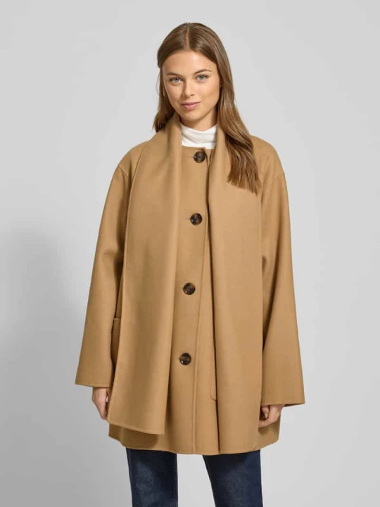 Zdjęcie produktu Płaszcz wełniany o kroju relaxed fit z wbudowanym szalem model ‘CLEMENTINE’ Barbour Camel