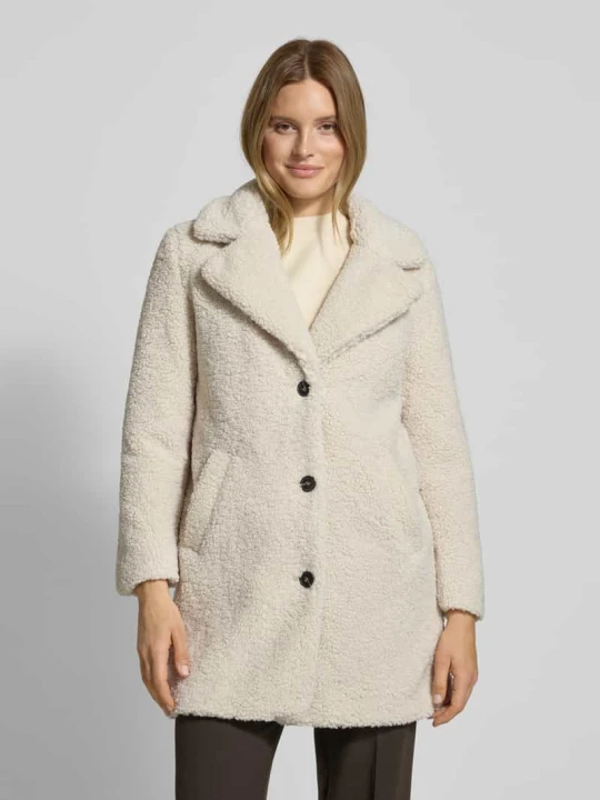 Zdjęcie produktu Płaszcz z futerka o kroju regular fit z wykładanym kołnierzem model ‘KYLIE’ Vero Moda Złamany biały