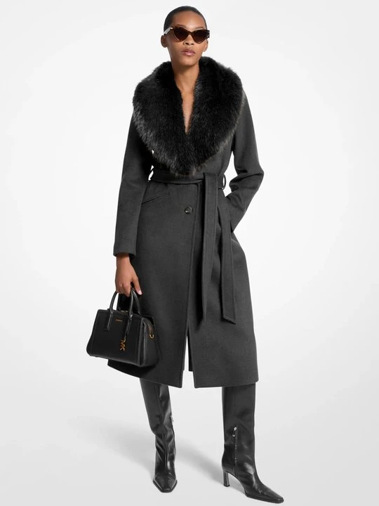 Zdjęcie produktu Płaszcz z mieszanki wełny wykończony sztucznym futrem Michael Kors CZARNY (Czarny)