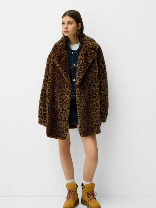 Zdjęcie produktu Płaszcz zimowy Bershka ciemnobrązowy