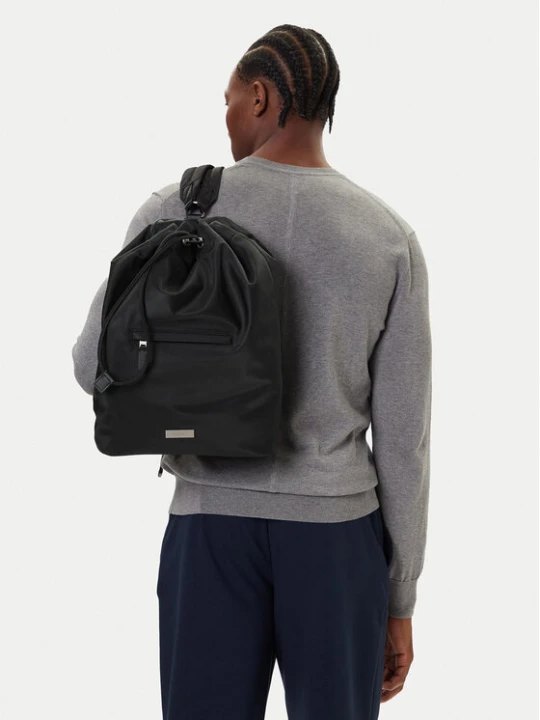 Zdjęcie produktu Plecak Calvin Klein Sleek Drawstring Sling LV04D3145G Czarny