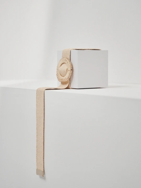 Zdjęcie produktu Pleciony pasek z okrągłą klamrą beżowy Moodo