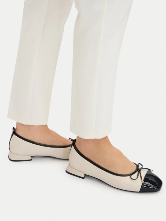 Zdjęcie produktu Półbuty Clarks Ubree15 Poppy 26186333 Écru Kremowy