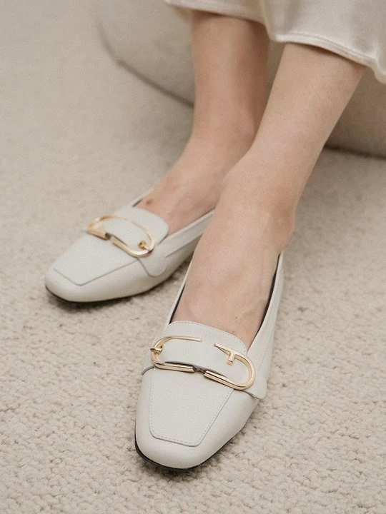 Zdjęcie produktu Półbuty wsuwane Furla mleczny