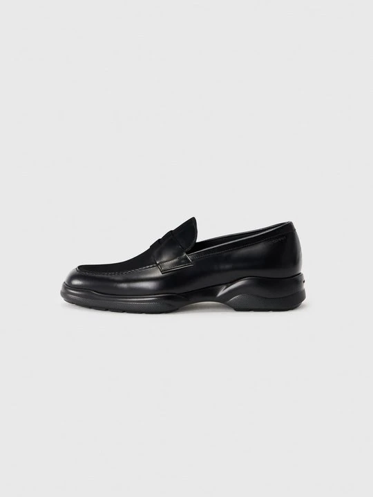 Zdjęcie produktu Półbuty wsuwane Stuart Weitzman czarny