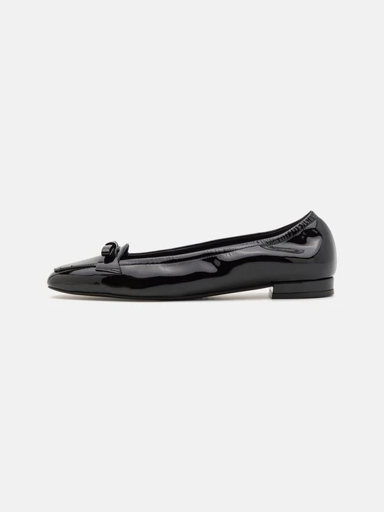 Zdjęcie produktu Półbuty wsuwane Stuart Weitzman czarny
