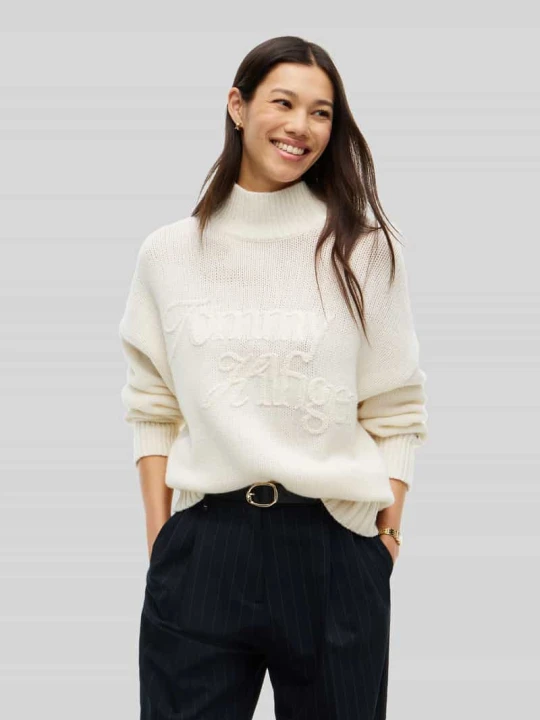 Zdjęcie produktu Półgolf z wełny z haftem logo Tommy Hilfiger Złamany biały