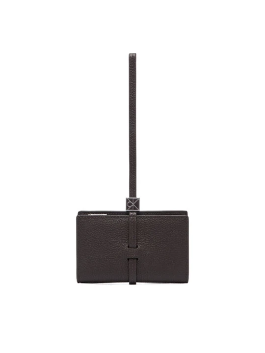 Zdjęcie produktu Portfel Calvin Klein Emblem Hw Pebble Wallet On Strap LV04F1130G Brązowy