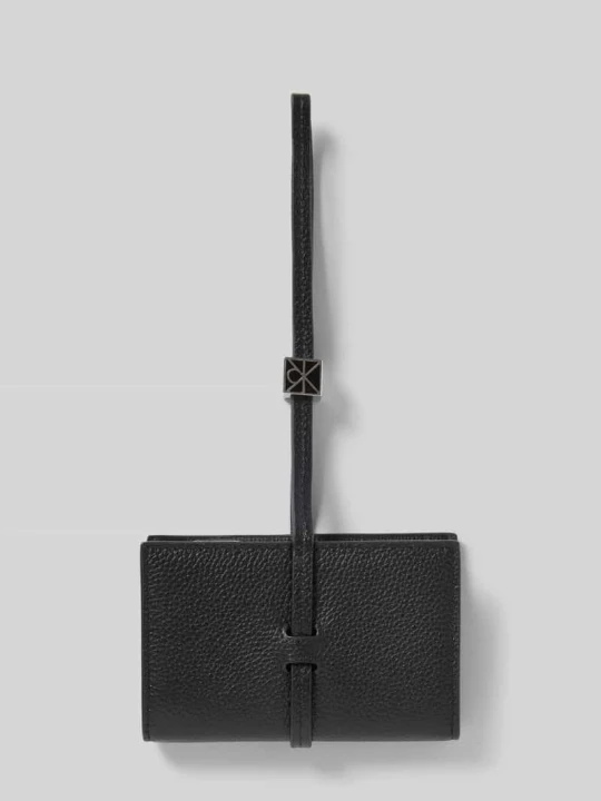 Zdjęcie produktu Portfel z zapięciem na pętlę Model 'PEBBLE' Calvin Klein Czarny