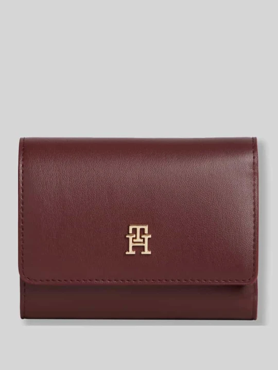 Zdjęcie produktu Portfel ze sztucznej skóry z detalem z logo Tommy Hilfiger Bordowy