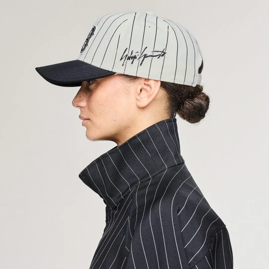 Zdjęcie produktu PRĄŻKOWANA CZAPKA Y-3 Adidas Chalk White