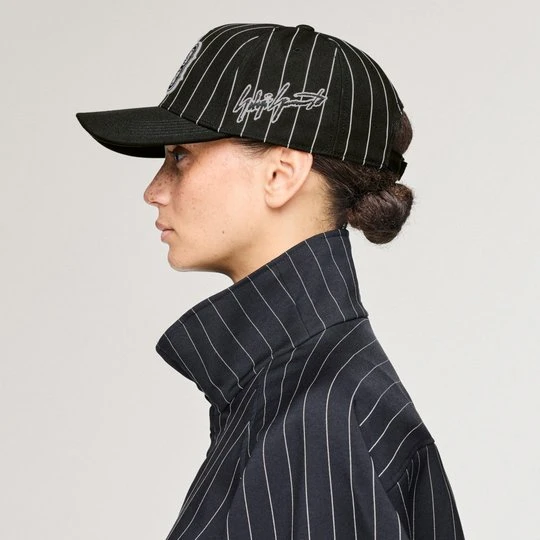 Zdjęcie produktu PRĄŻKOWANA CZAPKA Y-3 Adidas czarny