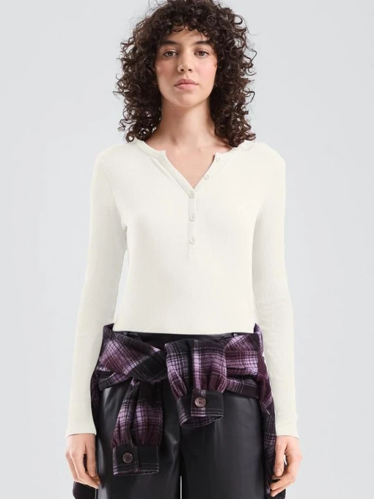 Zdjęcie produktu Prążkowany longsleeve QS kremowy