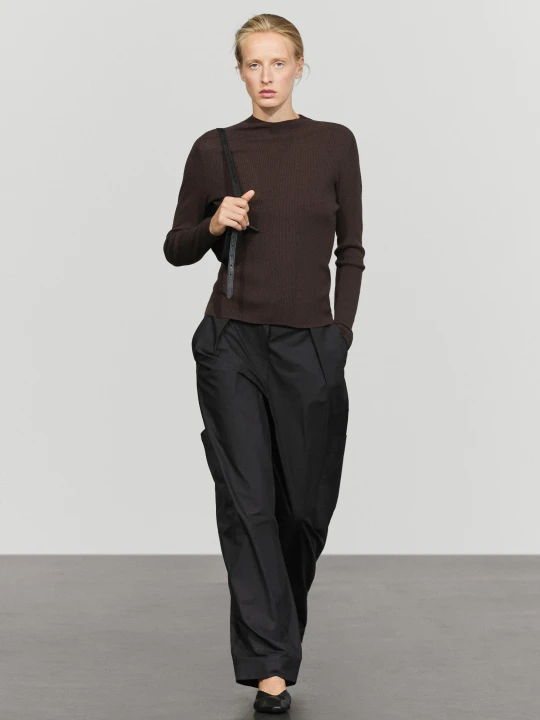 Zdjęcie produktu Prążkowany Sweter Z Dzianiny Z Półgolfem - Brązowy - Massimo Dutti - Female