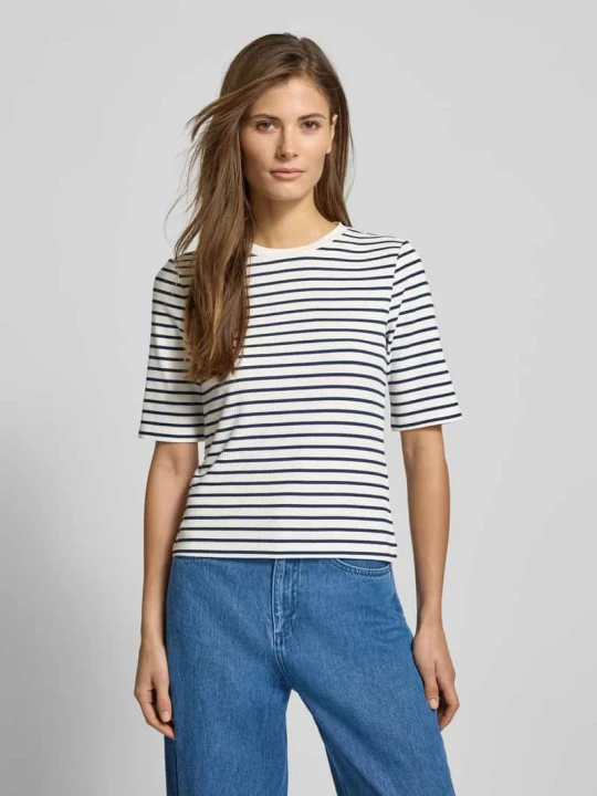 Zdjęcie produktu Prążkowany t-shirt z wzorem w paski - curated by Tinvcb Style Icon Collection Biały
