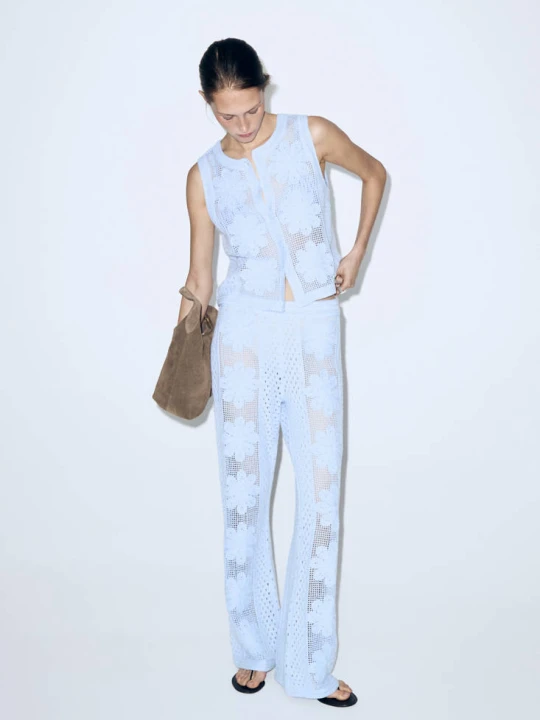 Zdjęcie produktu Proste spodnie z ażurowymi haftami błękitny - Kobieta - - MANGO
