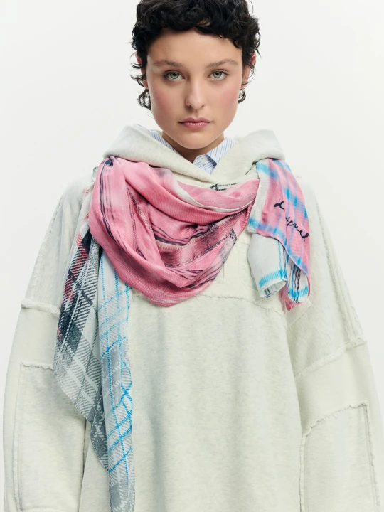 Zdjęcie produktu Prostokątny szalik grunge Desigual brązowy