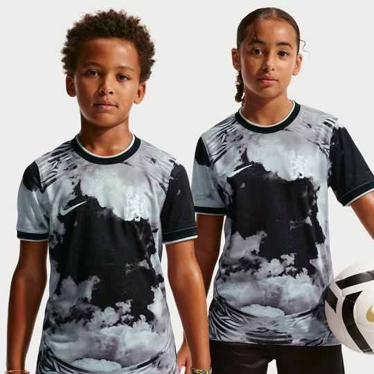 Zdjęcie produktu Przedmeczowa koszulka piłkarska dla dużych dzieci Nike Dri-FIT Chelsea F.C. - Szary
