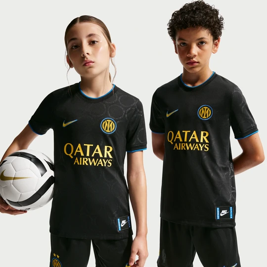 Zdjęcie produktu Przedmeczowa koszulka piłkarska dla dużych dzieci Nike Dri-FIT Inter Mediolan (wersja trzecia) - Czerń