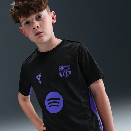 Zdjęcie produktu Przedmeczowa koszulka piłkarska z krótkim rękawem dla dużych dzieci Nike Dri-FIT FC Barcelona Academy Pro (wersja wyjazdowa) - Czerń