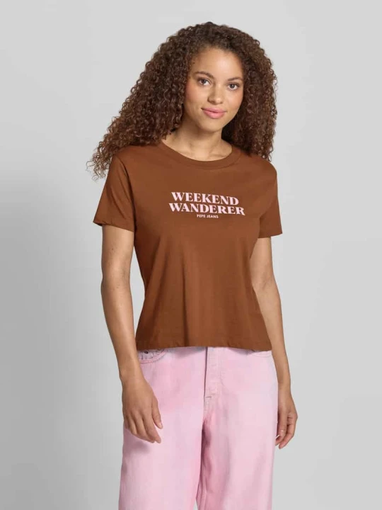 Zdjęcie produktu pudełkowy krój t-shirt z czystej bawełny model 'CARLA' Pepe Jeans Jasnobrązowy