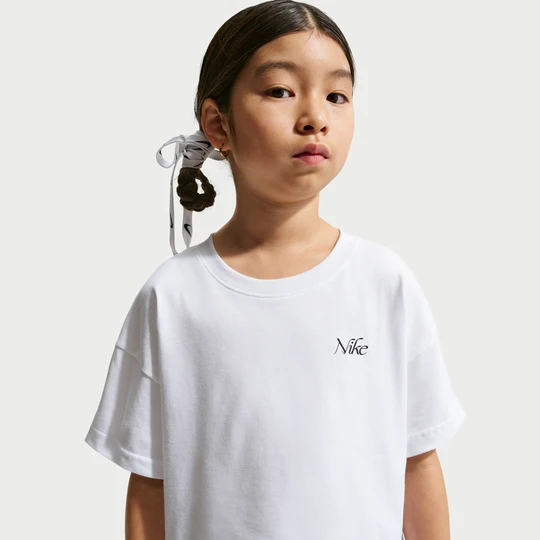 Zdjęcie produktu Pudełkowy T-shirt dla dużych dzieci (dziewcząt) Nike - Biel
