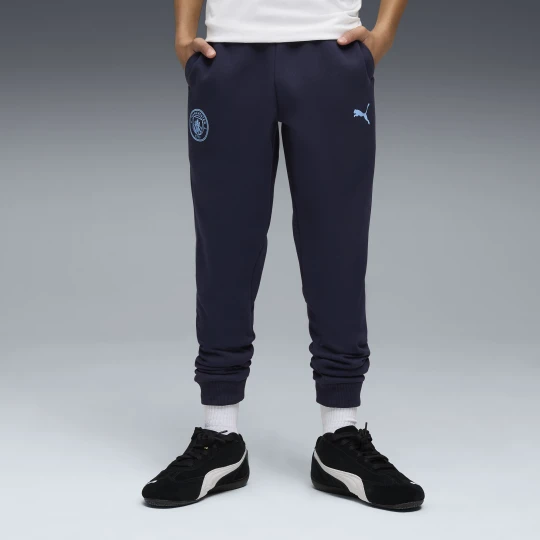 Zdjęcie produktu PUMA Młodzieżowe spodnie Manchester City FtblEssentials, Odzież, Niebieski