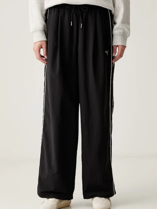 Zdjęcie produktu Puma spodnie dresowe damskie Piping Relaxed Woven czarny