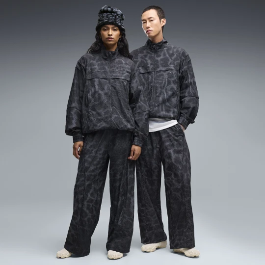 Zdjęcie produktu PUMA Spodnie dresowe unisex CLRT Printed o luźnym kroju, Akcesoria, Szary