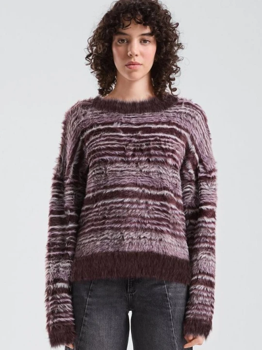 Zdjęcie produktu Puszysty sweter QS czerwony