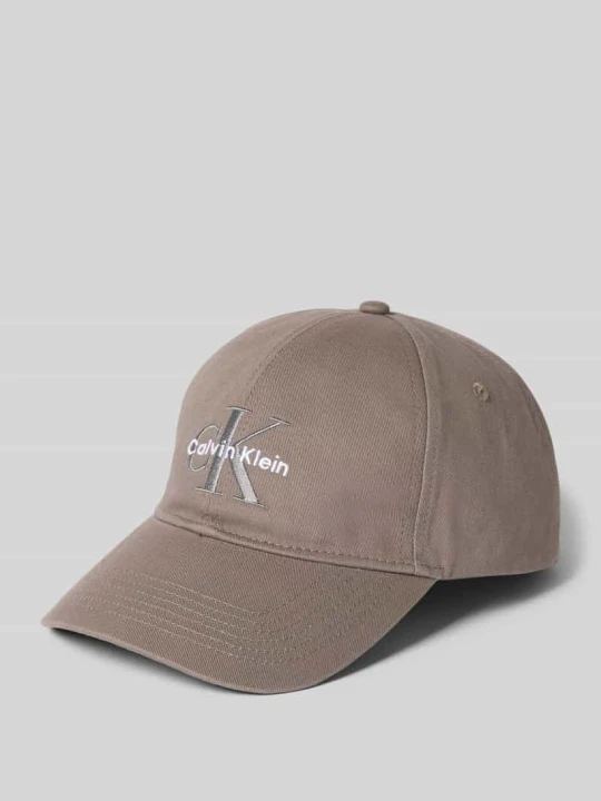 Zdjęcie produktu Regulowana długość czapka z daszkiem z wyhaftowanym logo Calvin Klein Grafitowy
