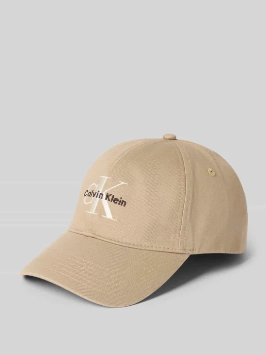 Zdjęcie produktu Regulowana długość czapka z daszkiem z wyhaftowanym logo Calvin Klein Piaskowy