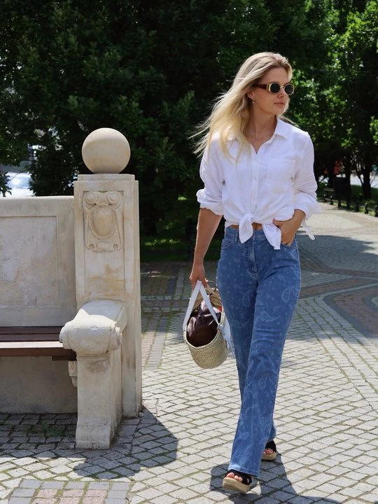 Zdjęcie produktu REPREVE® Jeansy damskie Mona Bootcut ze wzorem paisley – Boho Beauty Olsen