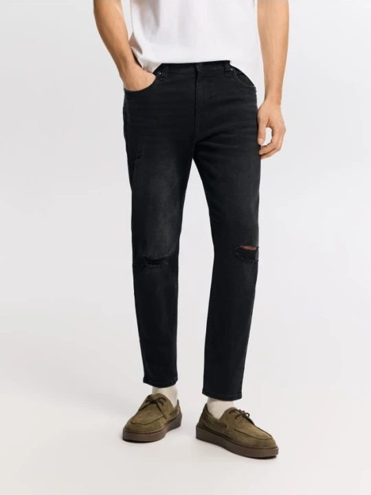 Zdjęcie produktu Reserved - Jeansy carrot slim z przetarciami - czarny