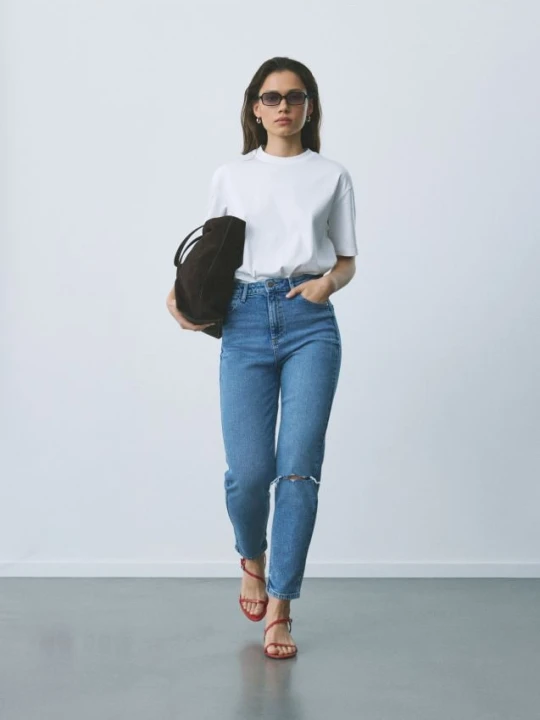 Zdjęcie produktu Reserved - Jeansy mom fit z rozcięciem - niebieski