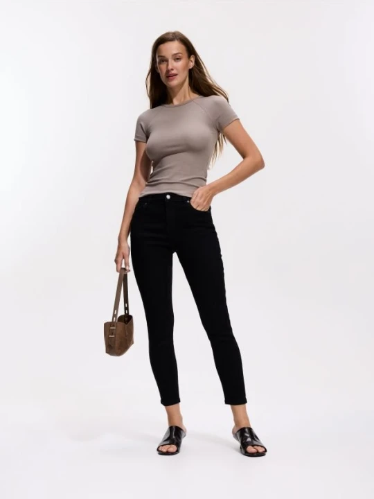 Zdjęcie produktu Reserved - Jeansy slim fit push up - czarny