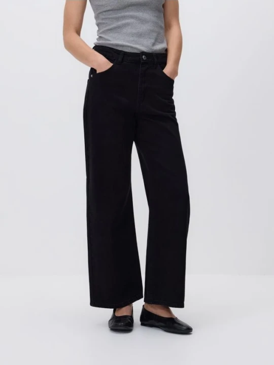 Zdjęcie produktu Reserved - Jeansy wide leg z krótszą nogawką - czarny