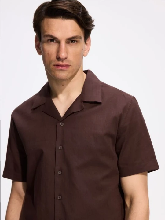 Zdjęcie produktu Reserved - Koszula regular z krótkim rękawem - ciemnobrązowy