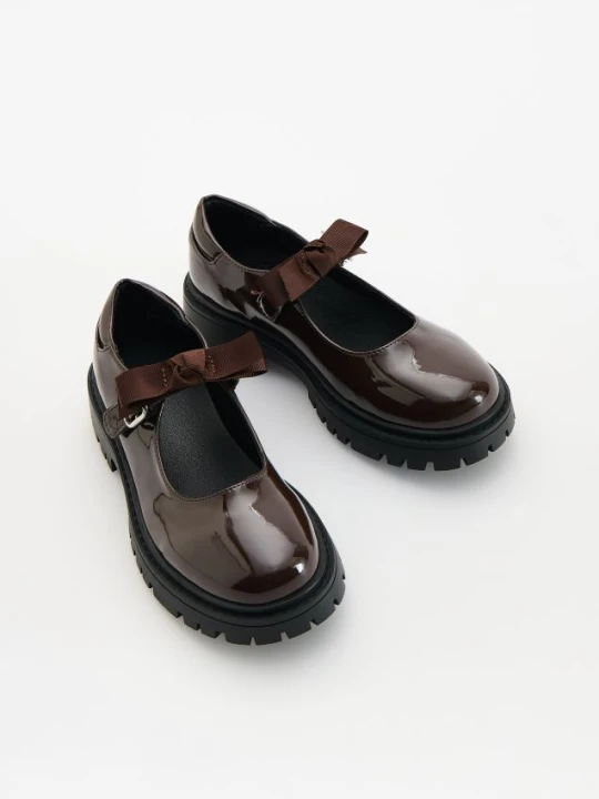 Zdjęcie produktu Reserved - Lakierowane loafersy - ciemnobrązowy