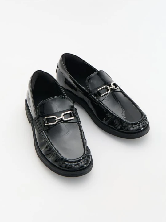 Zdjęcie produktu Reserved - Lakierowane loafersy - czarny