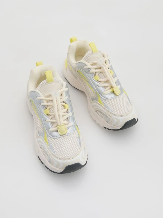 Zdjęcie produktu Reserved - Lekkie sneakersy z łączonych materiałów - złamana biel