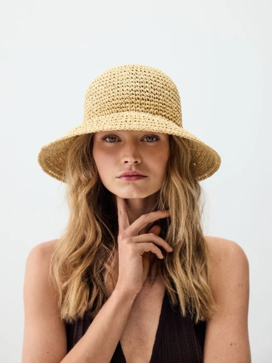 Zdjęcie produktu Reserved - Słomkowy kapelusz bucket - kremowy