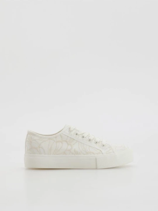Zdjęcie produktu Reserved - Sneakersy z haftem - biały