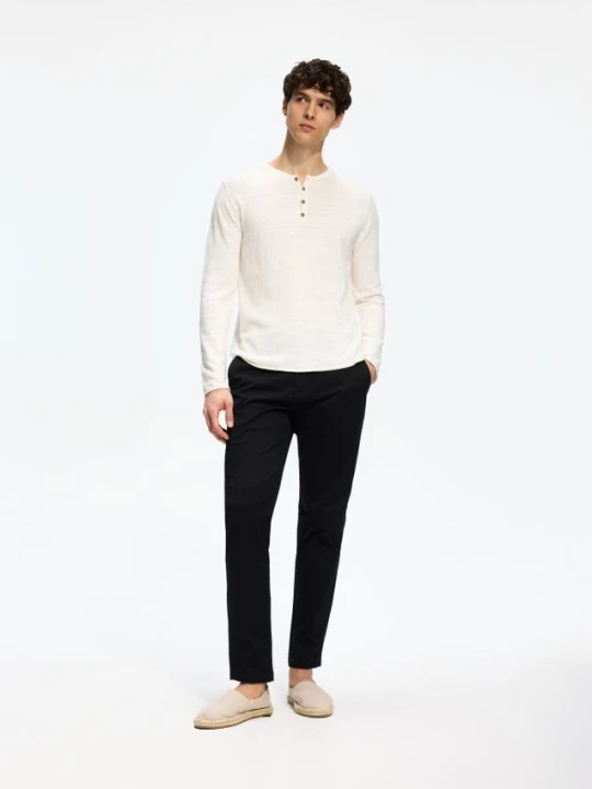 Zdjęcie produktu Reserved - Spodnie chino slim fit - czarny